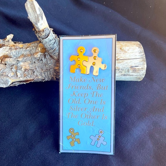 House of Lloyds Jewelry - Vintage House of Lloyds “Amigos” in original packaging